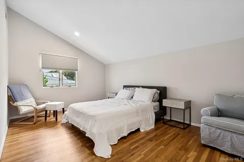 $2,990,000 | 19 Oak Point Drive North, Bayville, NY 11709