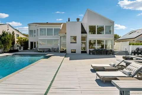 $2,990,000 | 19 Oak Point Drive North, Bayville, NY 11709