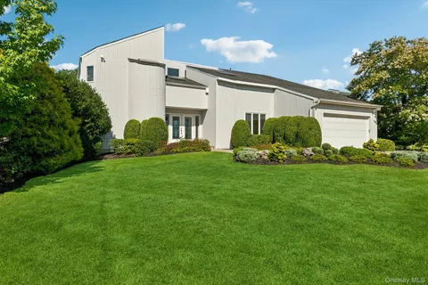 $2,990,000 | 19 Oak Point Drive North, Bayville, NY 11709