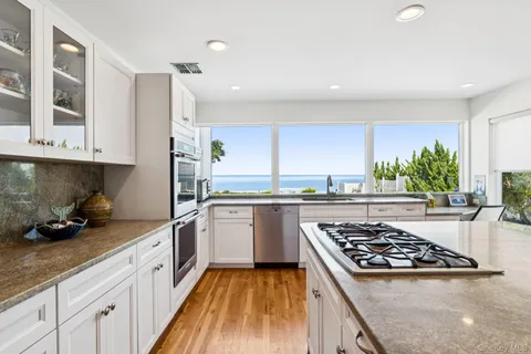 $2,990,000 | 19 Oak Point Drive North, Bayville, NY 11709