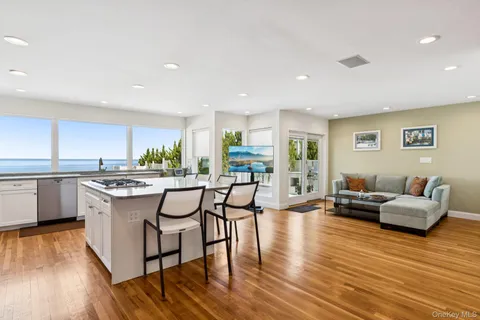 $2,990,000 | 19 Oak Point Drive North, Bayville, NY 11709