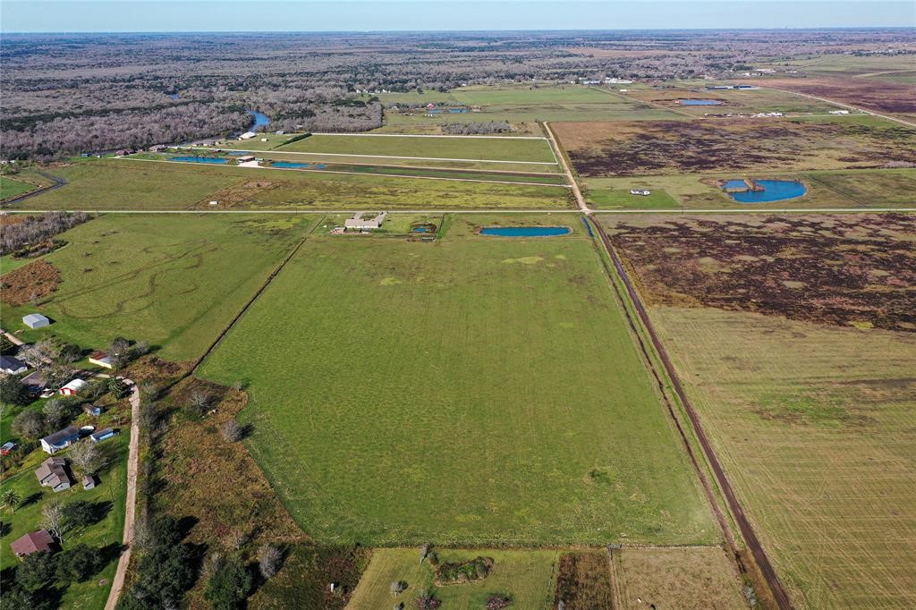 286 County Road 286 Sargent, TX 77414 - Photo 5 of 10