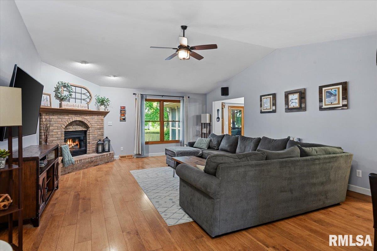 225 Appomattox Drive Springfield, IL 62711 - Photo 4 of 39
