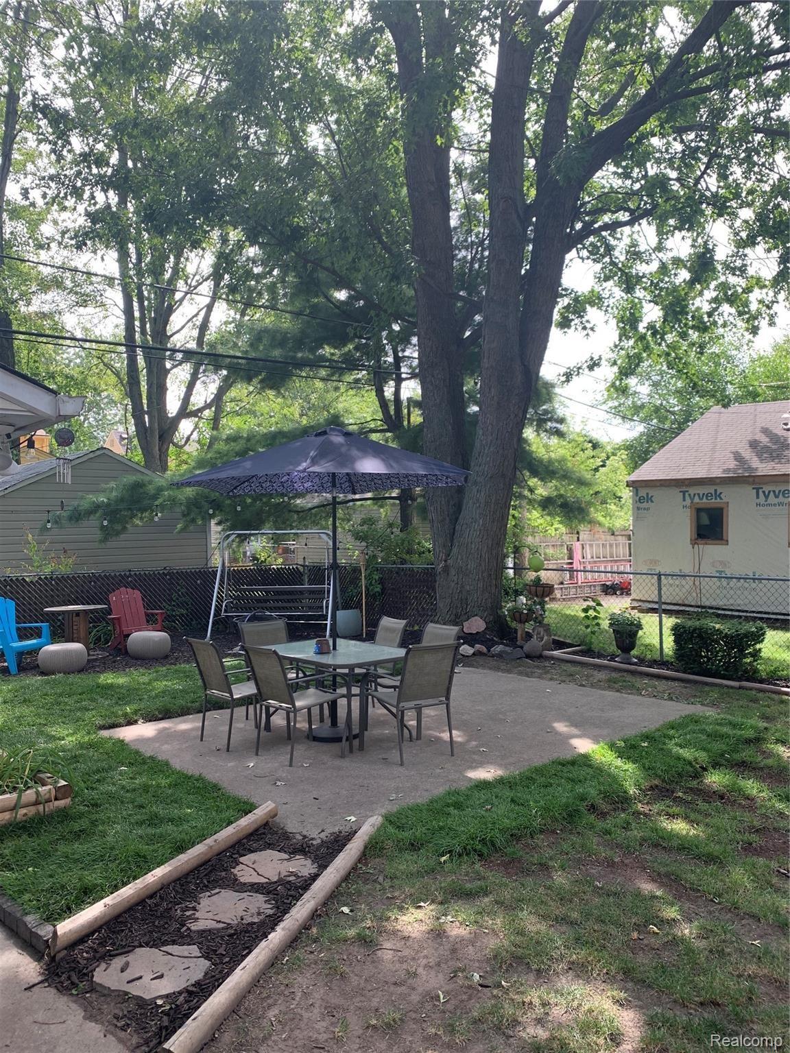 2189 Hampton Road Grosse Pointe, MI 48236 - Photo 51 of 55 IMG-3392.jpg