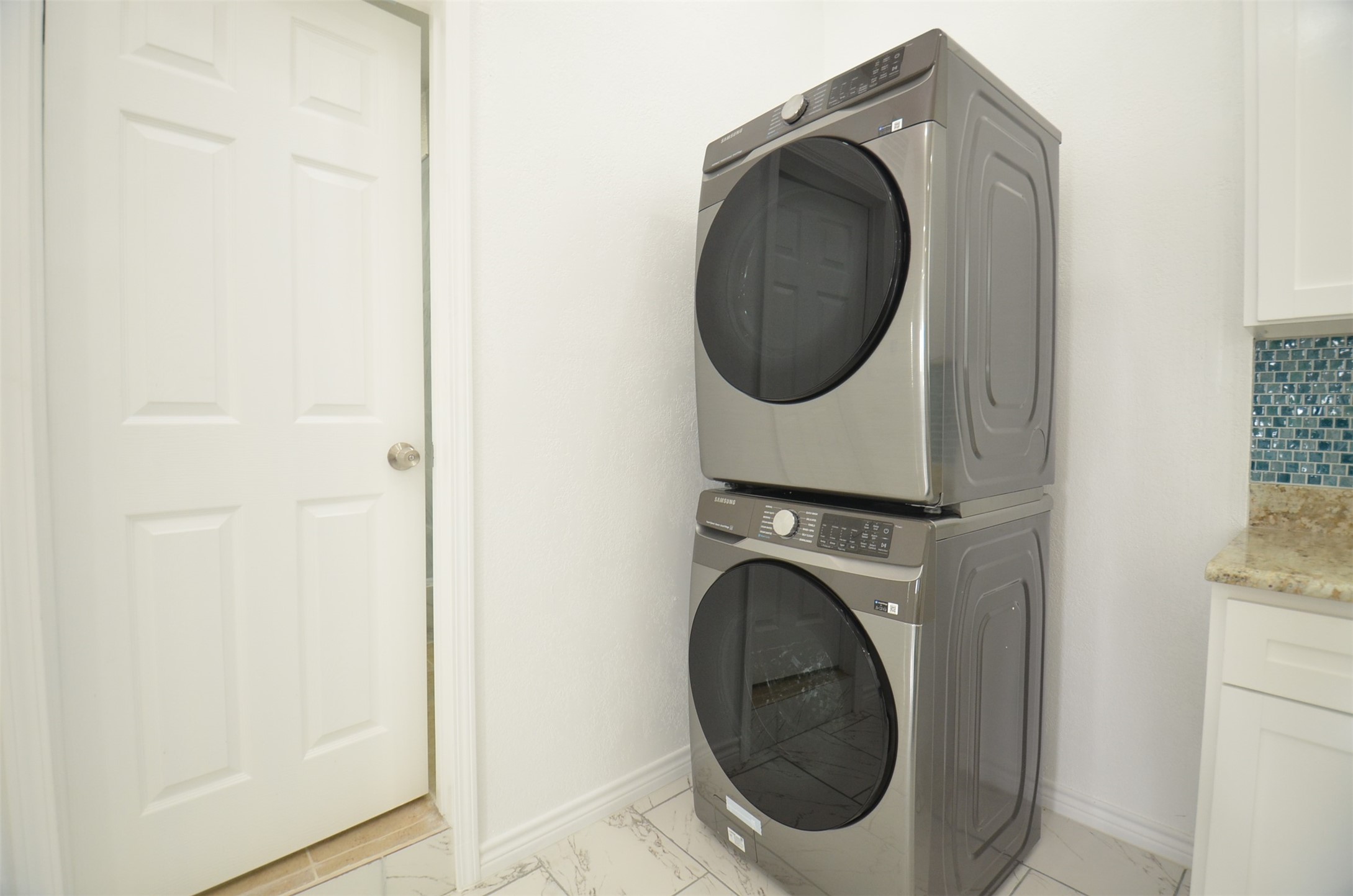 2002 West Airline County Road 55 Rosharon, TX 77583 - Photo 16 of 23 a utility room with dryer and washer