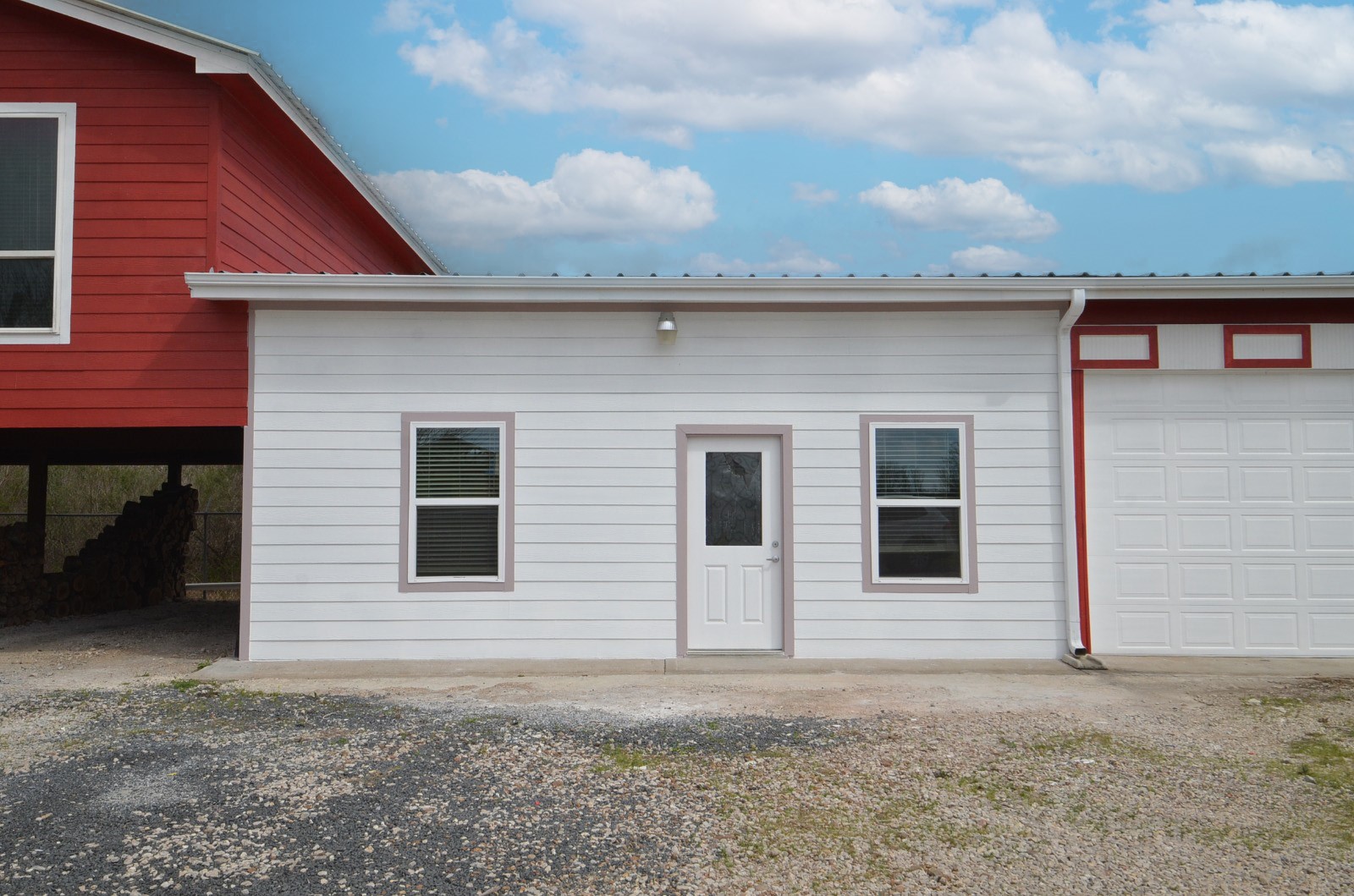 2002 West Airline County Road 55 Rosharon, TX 77583 - Photo 2 of 23 a backyard of a house