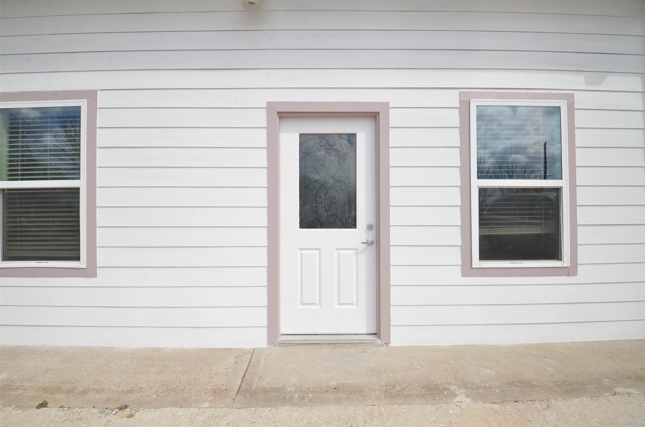 2002 West Airline County Road 55 Rosharon, TX 77583 - Photo 4 of 23 a side view of a house