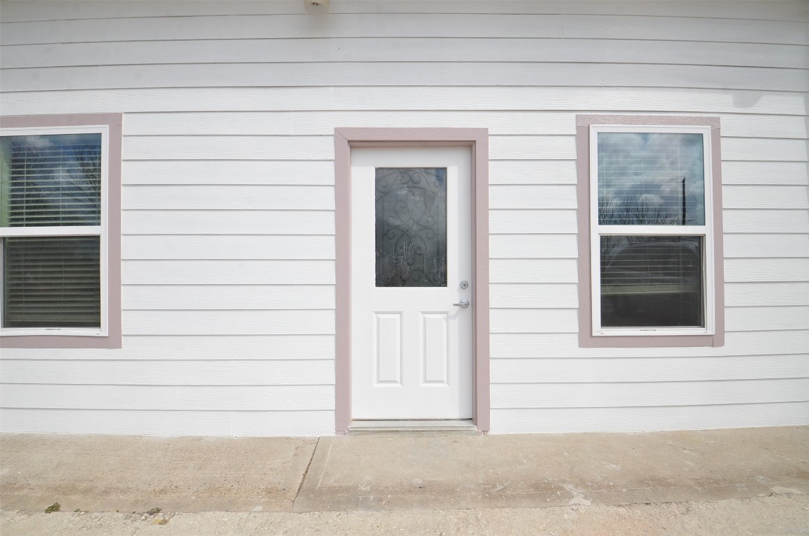 2002 West Airline County Road 55 Rosharon, TX 77583 - Photo 4 of 23 a view of a house front door