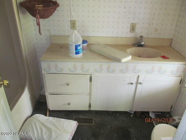 500 Carolina Inlet Acres Road Wilmington, NC 28412 - Photo 5 of 12 Primary Bathroom
