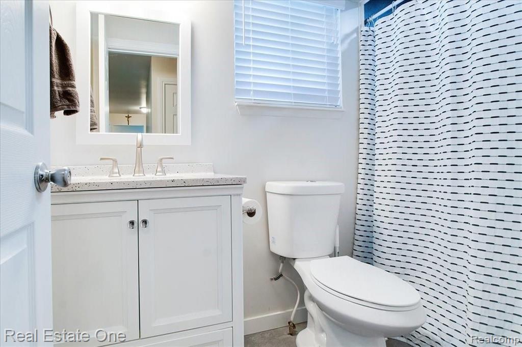 2010 Highsplint Drive Rochester Hills, MI 48307 - Photo 22 of 36