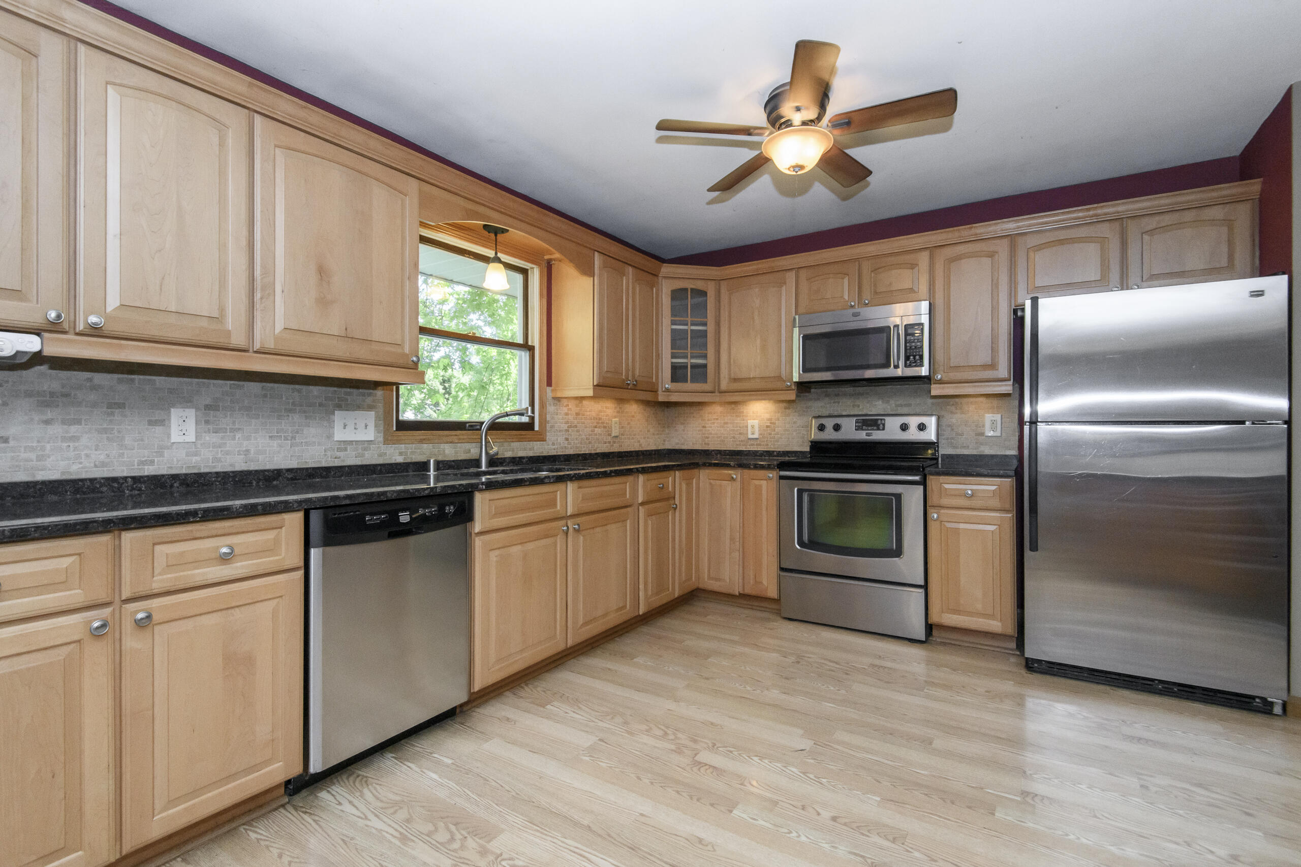 705 Fox Knoll Drive Rochester, WI 53185 - Photo 5 of 52 705 Fox Knoll-14