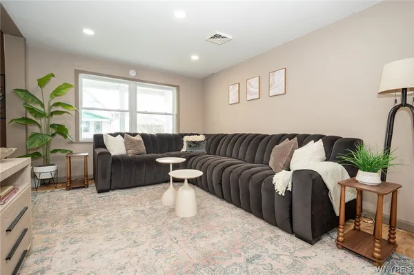 $179,900 | 124 Cable Street, Buffalo, NY 14206