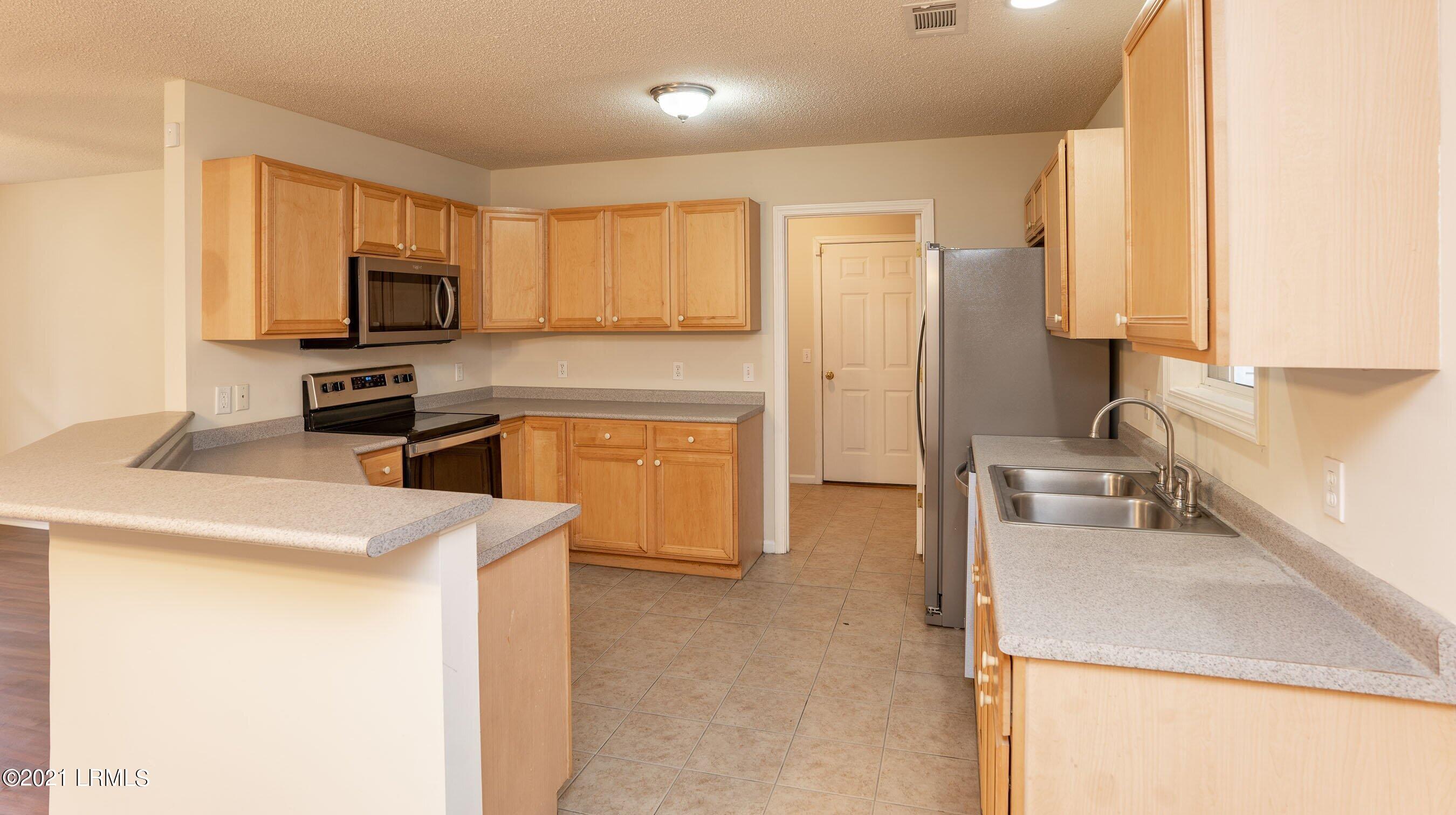 31 Virginia Road Ridgeland, SC 29936 - Photo 5 of 28 DSC03102-1.jpg-SMALL
