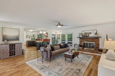 $525,000 | 2320 Chart Drive, Dallas, TX 75228