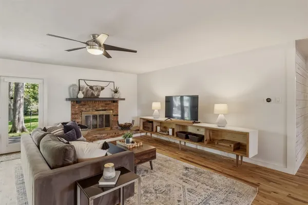 $525,000 | 2320 Chart Drive, Dallas, TX 75228