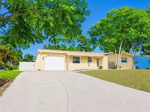 $2,300 | 850 Karen Street, Palm Harbor, FL 34684