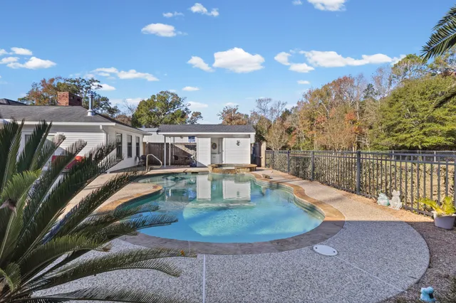 $440,000 | 8592 Creek Road, Orange, TX 77630