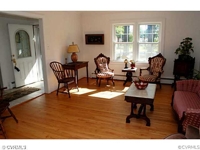 10516 Jason Road North Chesterfield, VA 23235 - Photo 4 of 24 Living Room - Beautiful Hardwood Floors & Crown Mo