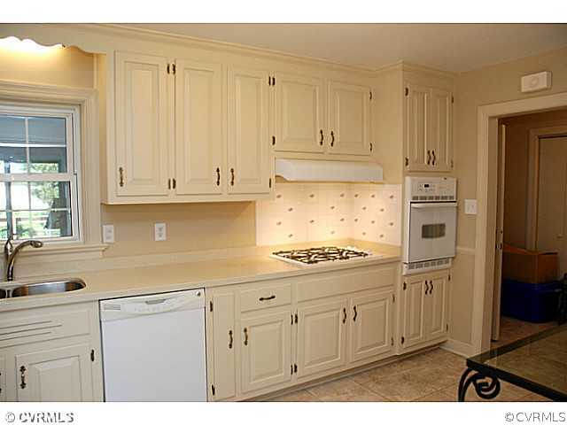 10516 Jason Road North Chesterfield, VA 23235 - Photo 9 of 24 Kitchen - Freshly Painted, Corian Counter Tops & T