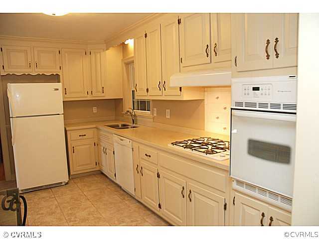 10516 Jason Road North Chesterfield, VA 23235 - Photo 10 of 24 Kitchen - Gas Cook Top & Wall Oven