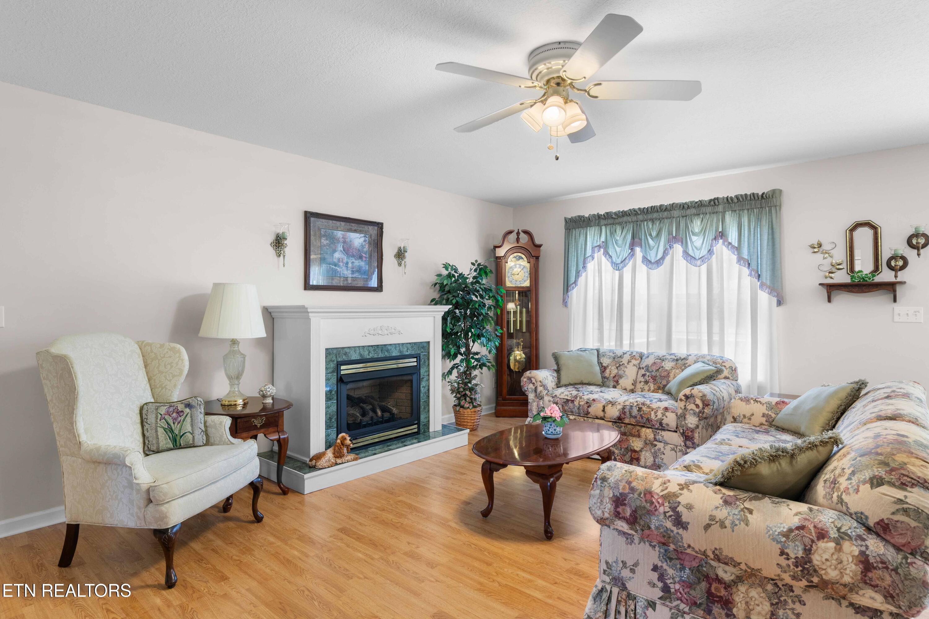 1354 Towe String Road Jacksboro, TN 37757 - Photo 3 of 37 030A2814