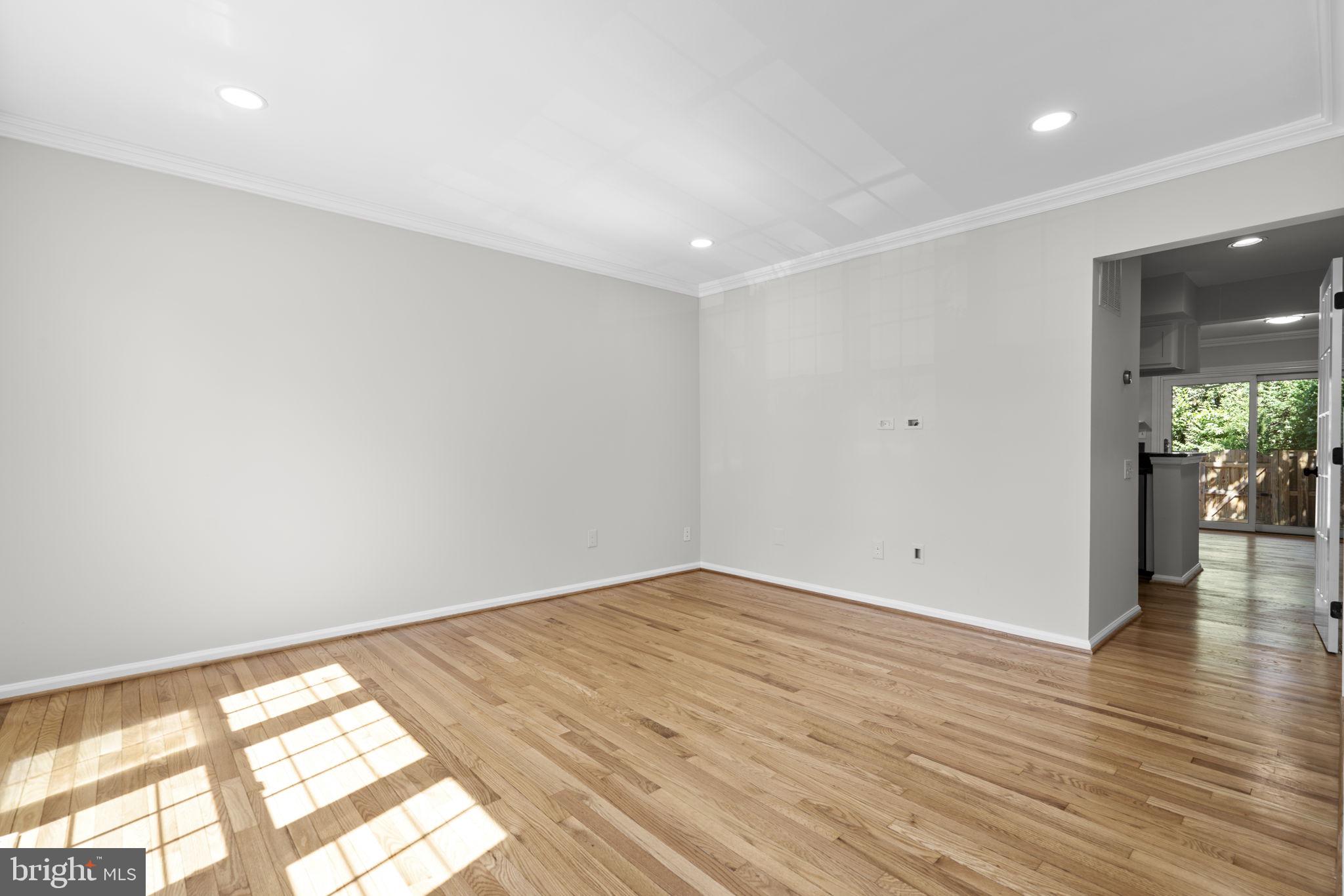 6557 Cypress Point Road Alexandria, VA 22312 - Photo 3 of 30