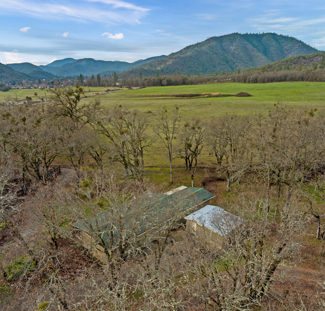 11548 Blackwell Road Central Point, OR 97502 - Photo 1 of 38 15_BR_15_mls