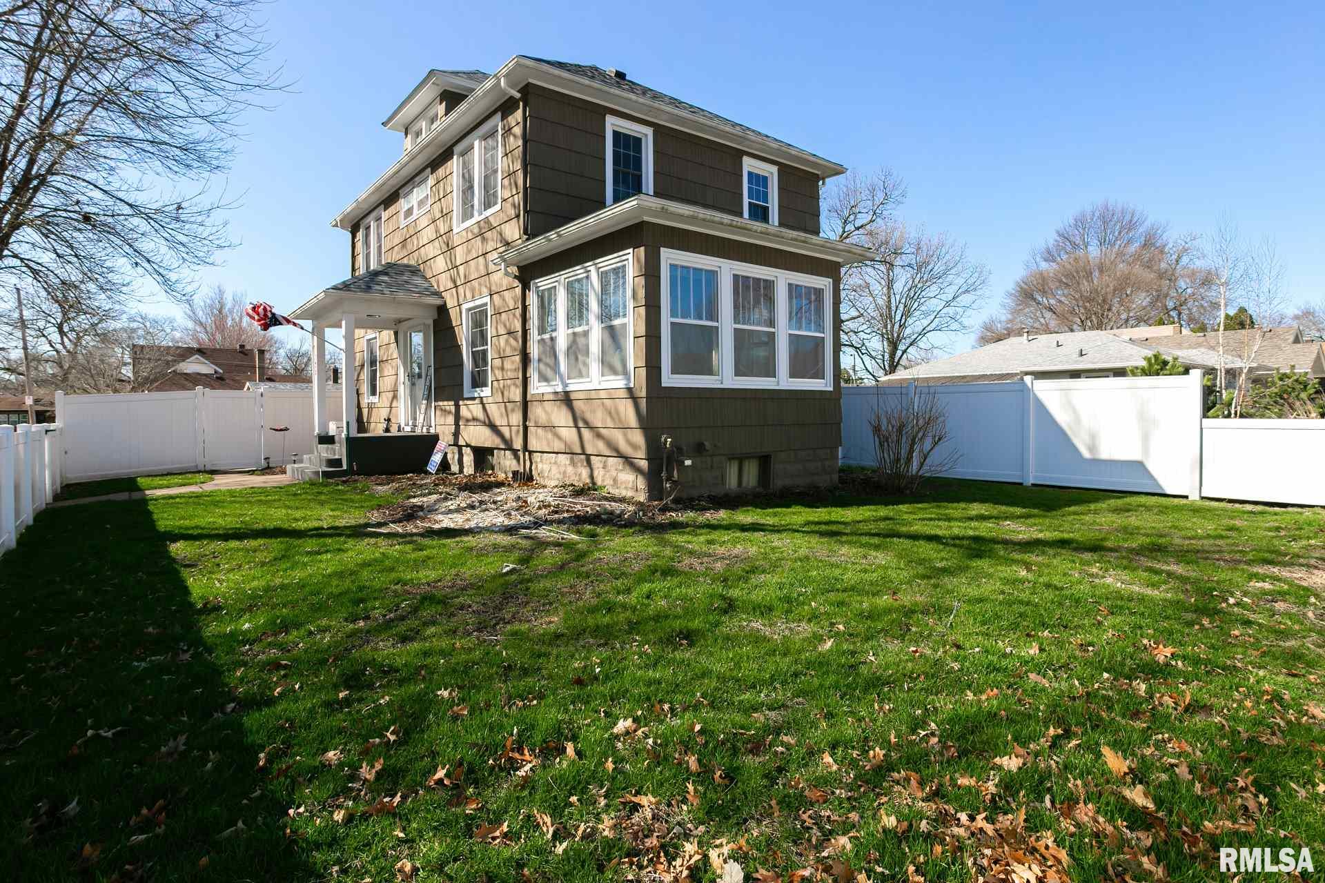 1728 Forest Road Davenport, IA 52803 - Photo 2 of 31 Gallery Image 2