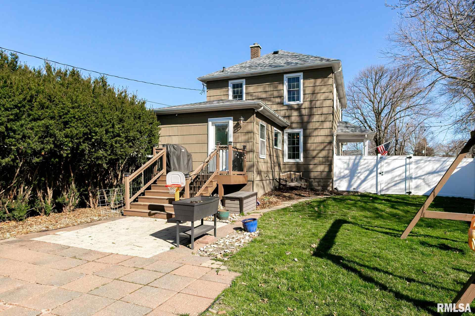 1728 Forest Road Davenport, IA 52803 - Photo 3 of 31 Gallery Image 3