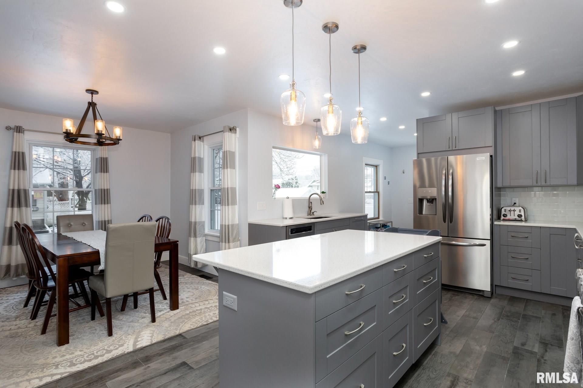 1728 Forest Road Davenport, IA 52803 - Photo 7 of 31 Gallery Image 7