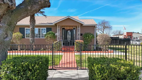 a view of a house with a small yard and plants
