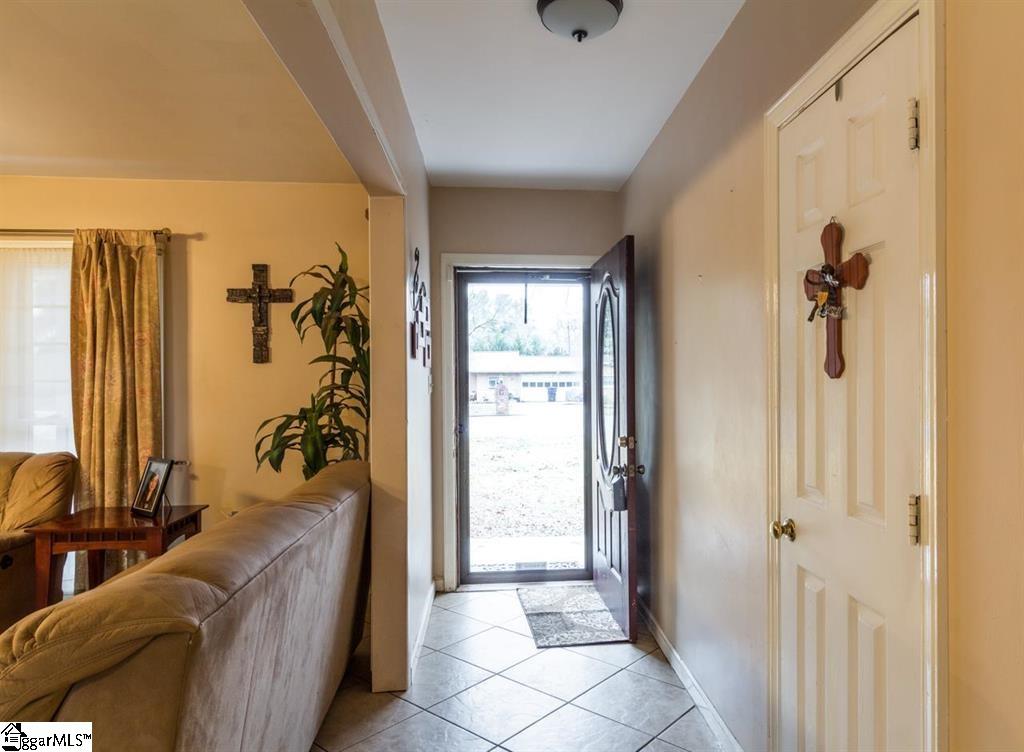 423 Tanglewood Drive Anderson, SC 29621 - Photo 5 of 36 Gallery Image 5