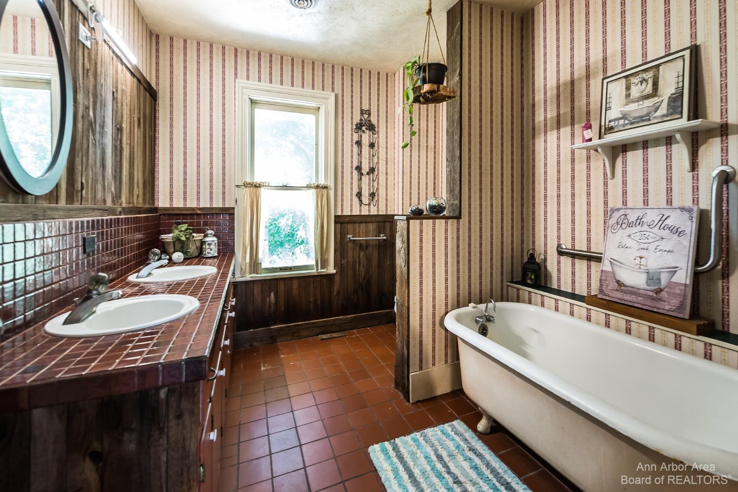 12701 East Pleasant Lake Road Manchester, MI 48158 - Photo 22 of 60 Master bathroom