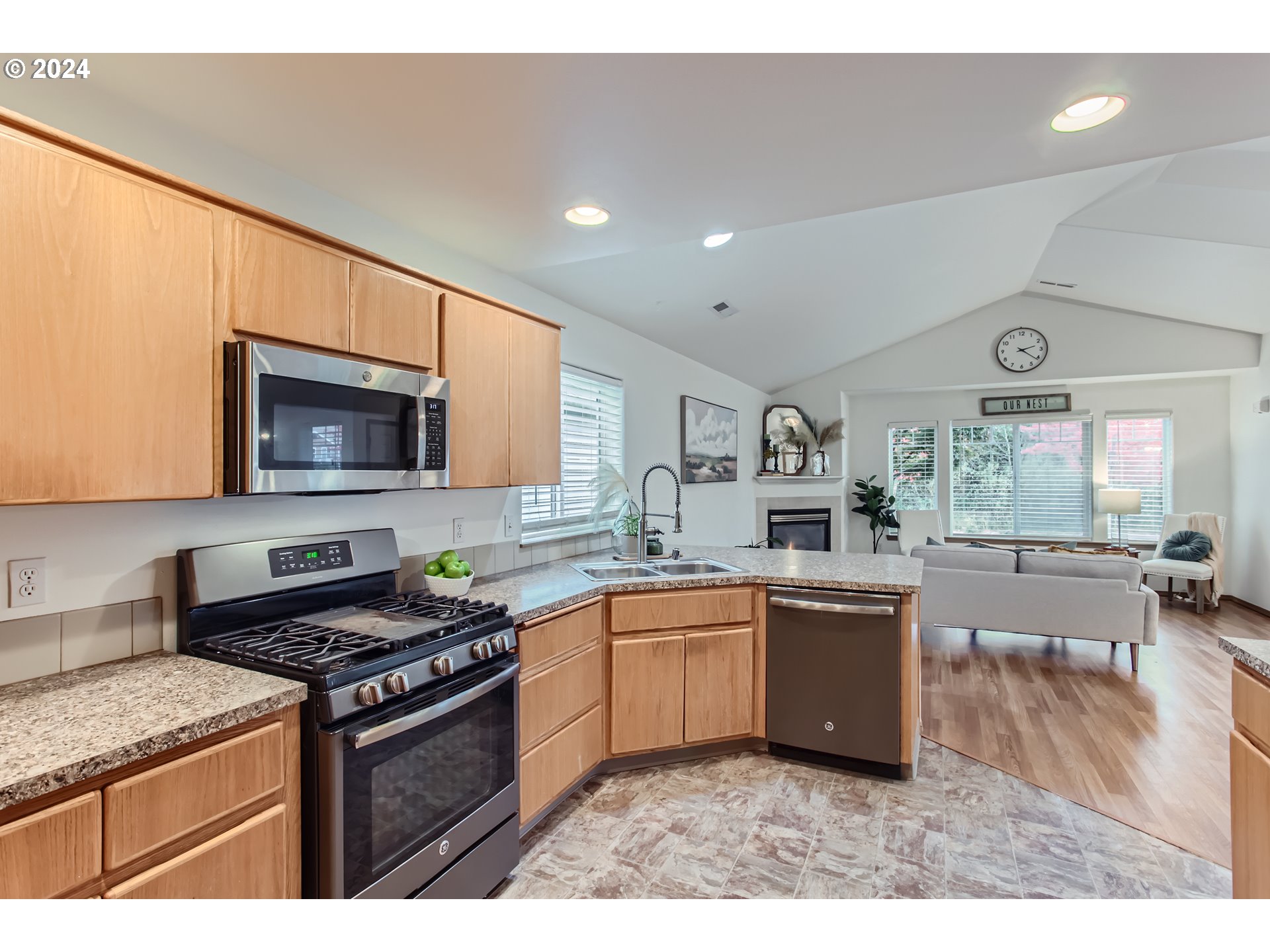 902 Southeast Rasmussen Boulevard Battle Ground, WA 98604 - Photo 15 of 34 Kitchen