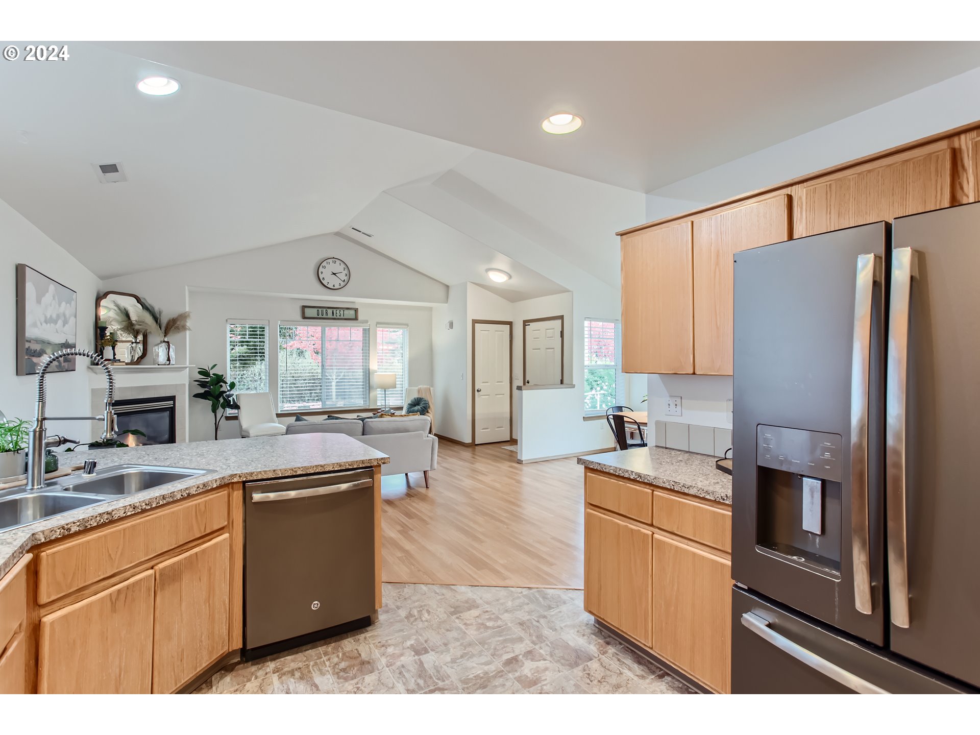902 Southeast Rasmussen Boulevard Battle Ground, WA 98604 - Photo 16 of 34 Kitchen