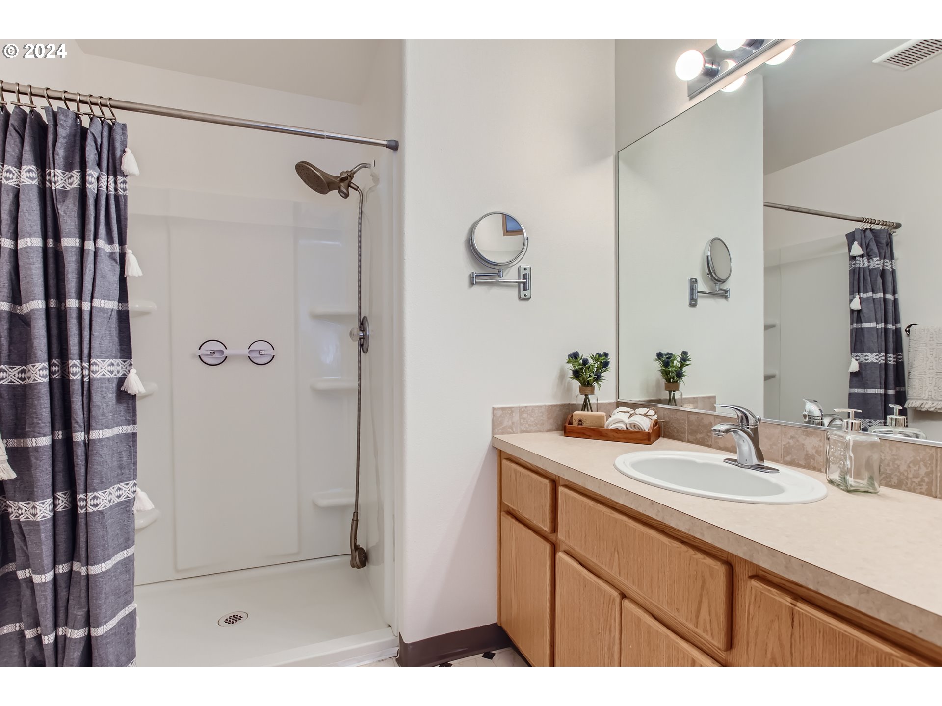 902 Southeast Rasmussen Boulevard Battle Ground, WA 98604 - Photo 21 of 34 Bathroom, Attached
