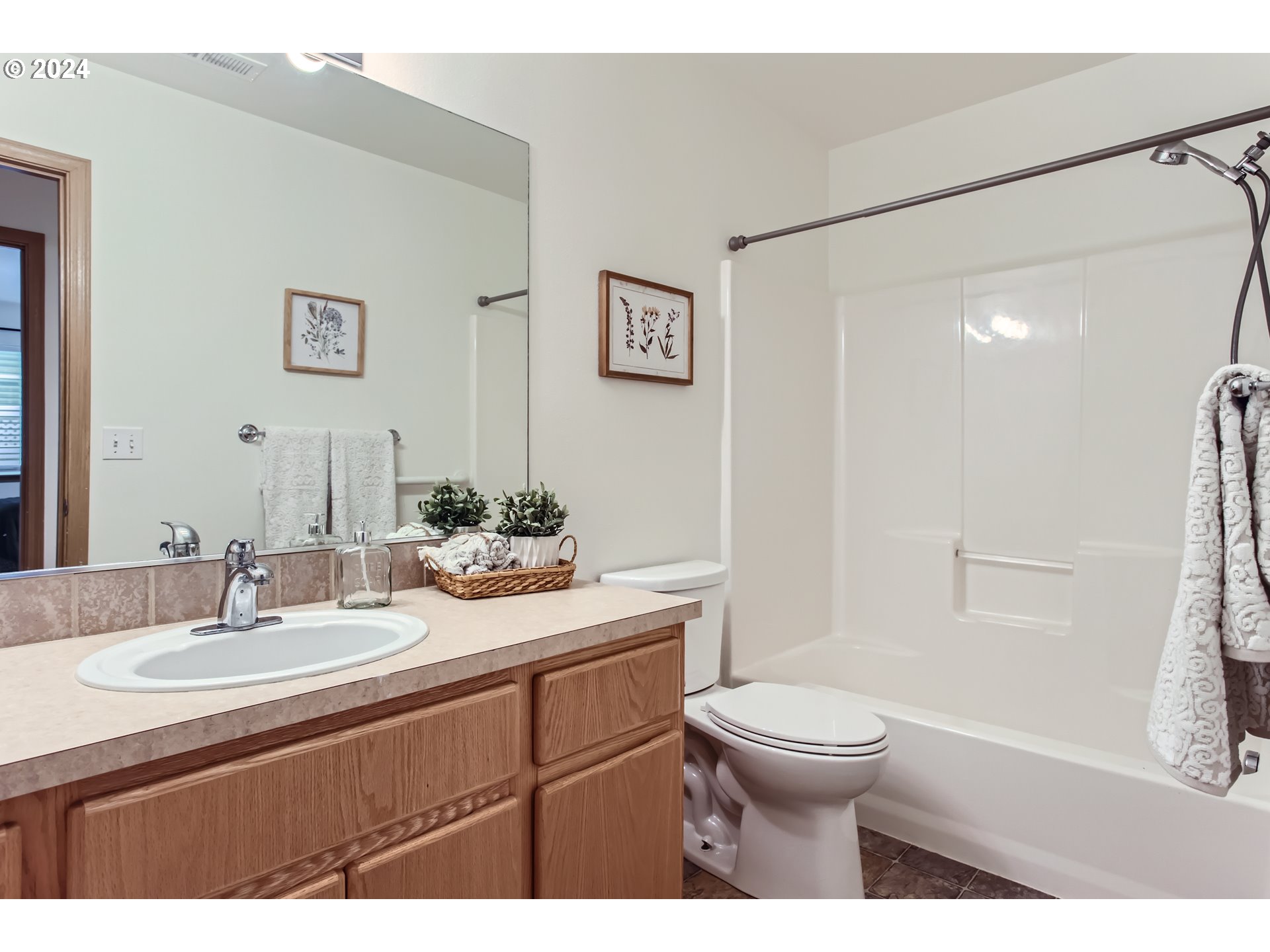 902 Southeast Rasmussen Boulevard Battle Ground, WA 98604 - Photo 26 of 34 Bathroom