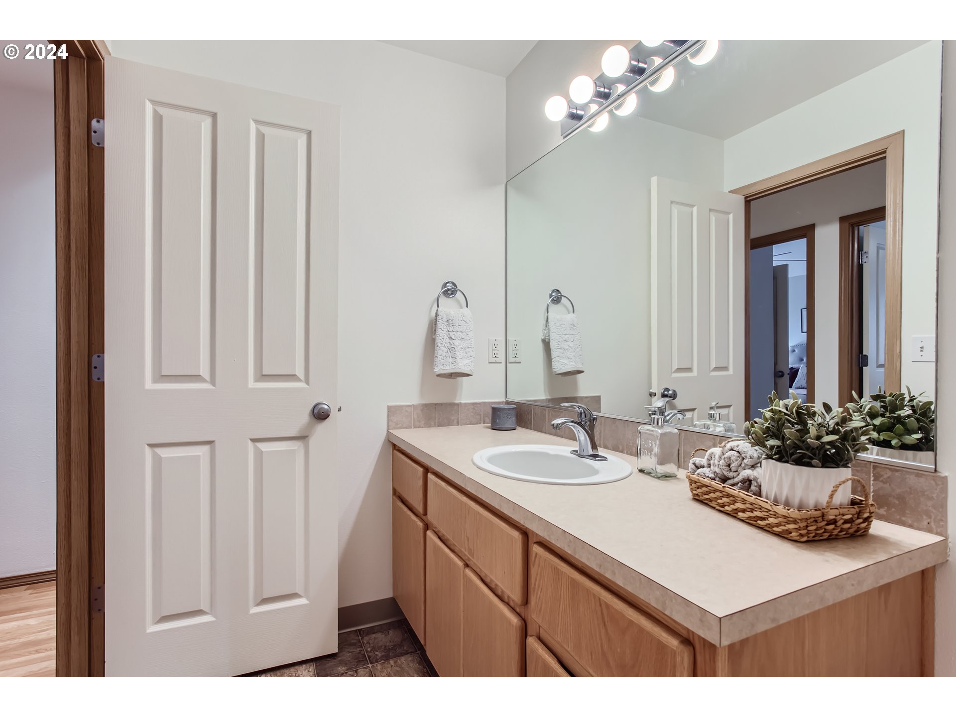 902 Southeast Rasmussen Boulevard Battle Ground, WA 98604 - Photo 27 of 34 Bathroom