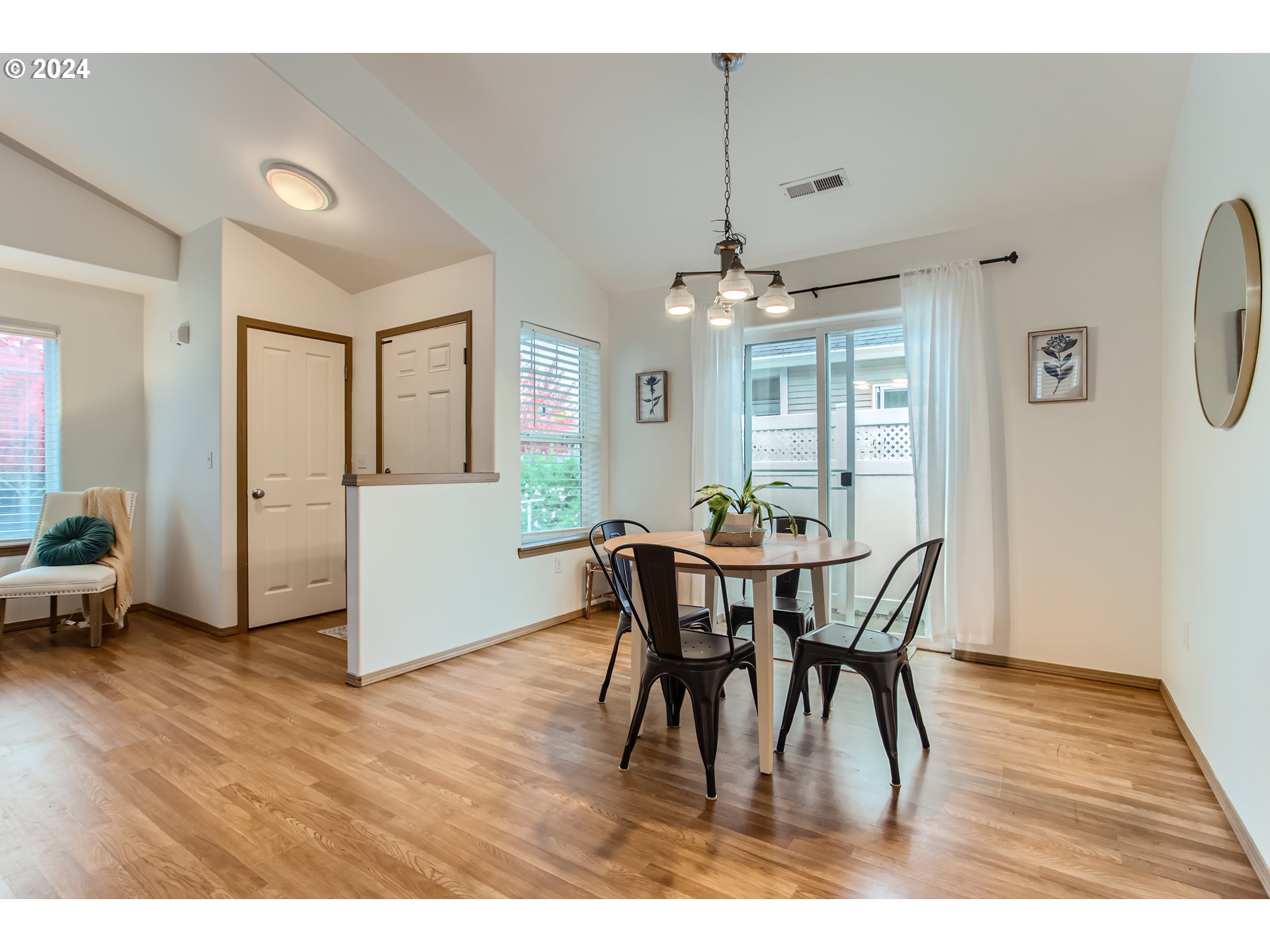 902 Southeast Rasmussen Boulevard Battle Ground, WA 98604 - Photo 10 of 34 Dining Area