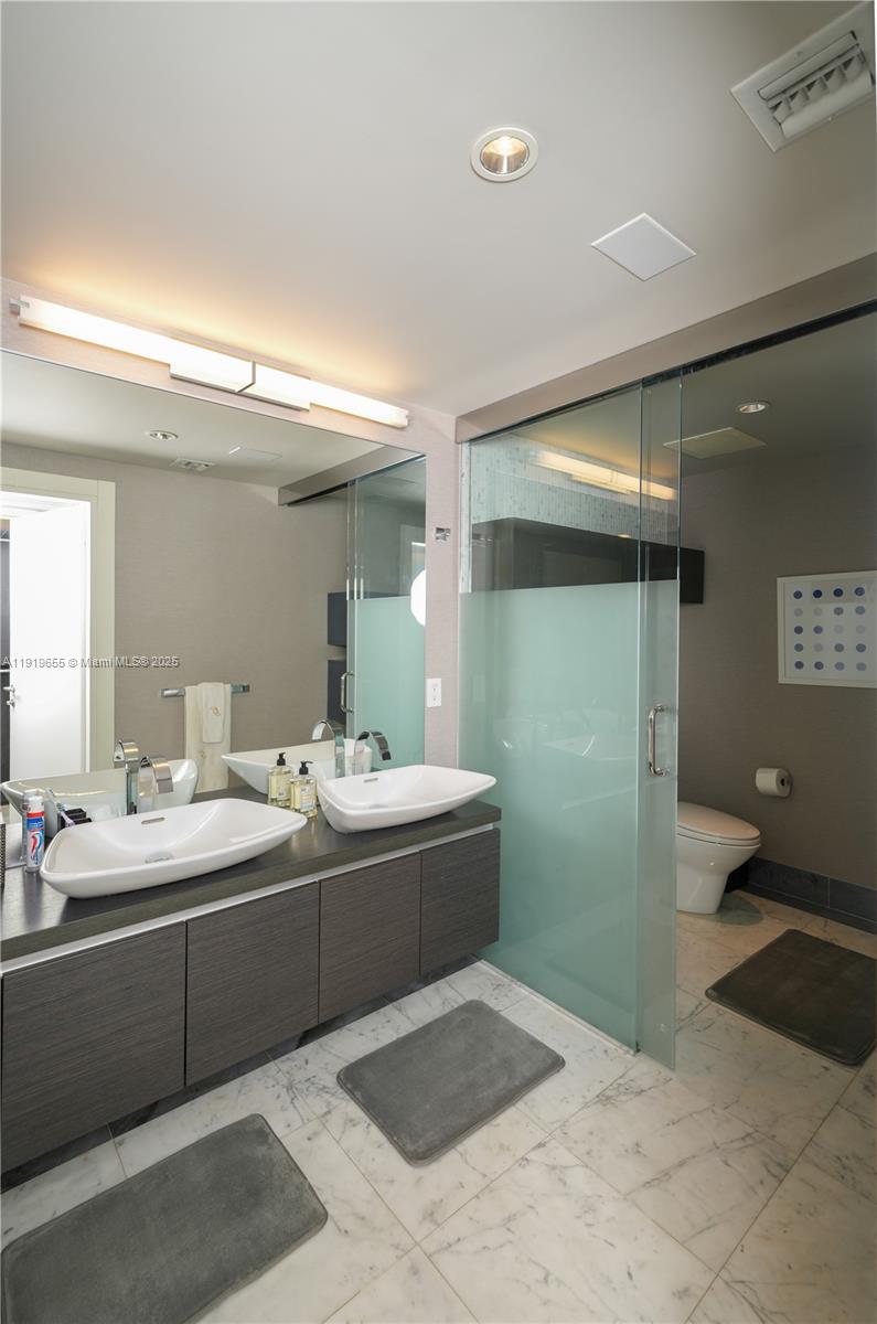 200 Biscayne Blvd Way, Unit 3906 Miami, FL 33131 - Photo 19 of 26 a bathroom with a sink and mirror