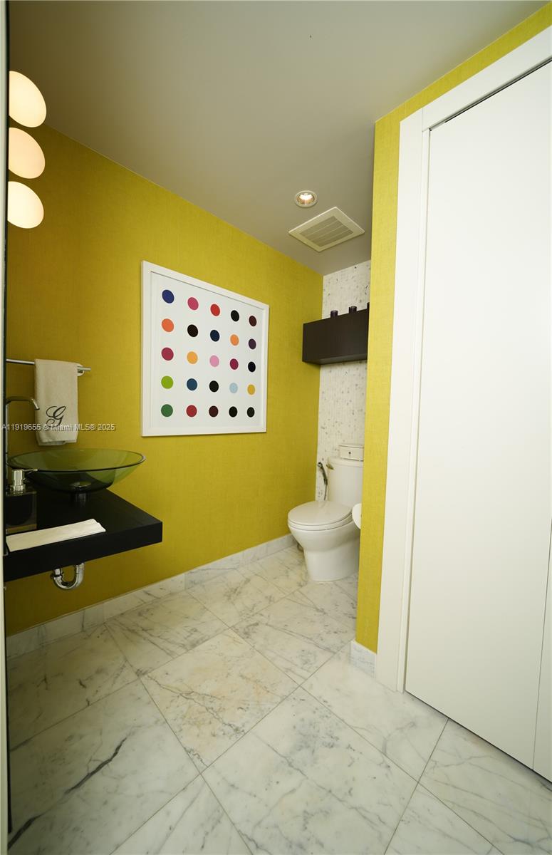 200 Biscayne Blvd Way, Unit 3906 Miami, FL 33131 - Photo 20 of 26 a bathroom with a sink and a mirror