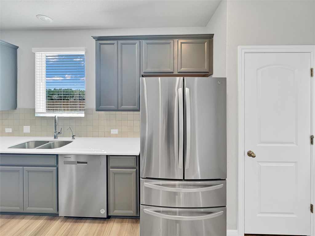 2437 Roosevelt Road Leander, TX 78641 - Photo 8 of 35 Stainless steel appliances.