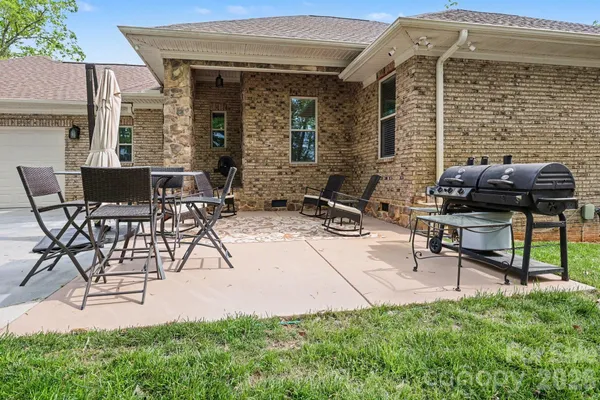 $965,000 | 1629 Healing Springs Drive, Denton, NC 27239