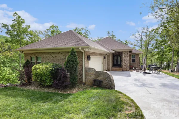 $965,000 | 1629 Healing Springs Drive, Denton, NC 27239