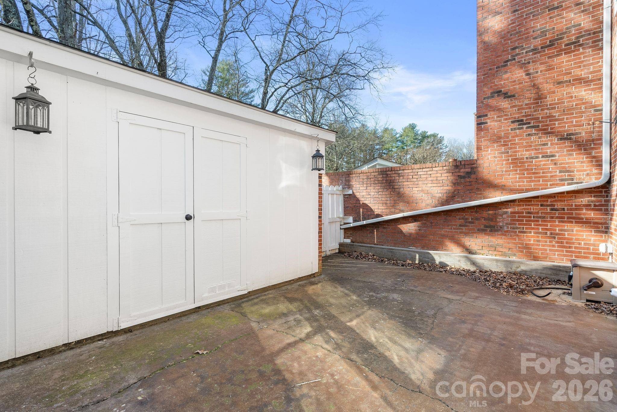 1411 Kensington Road Hendersonville, NC 28791 - Photo 21 of 41