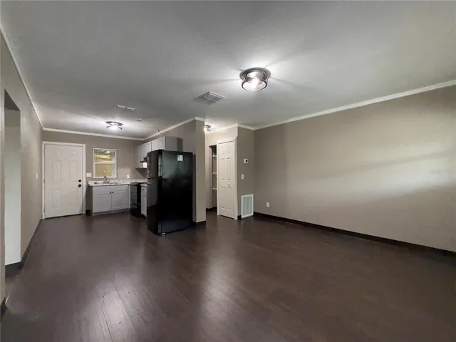 a view of a livingroom with wooden floor and closet