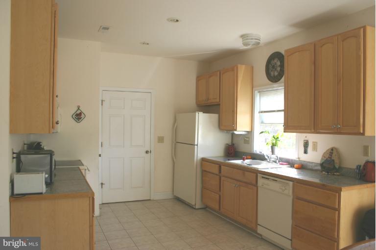 1227 Brodbeck Road Hampstead, MD 21074 - Photo 6 of 24 Kitchen