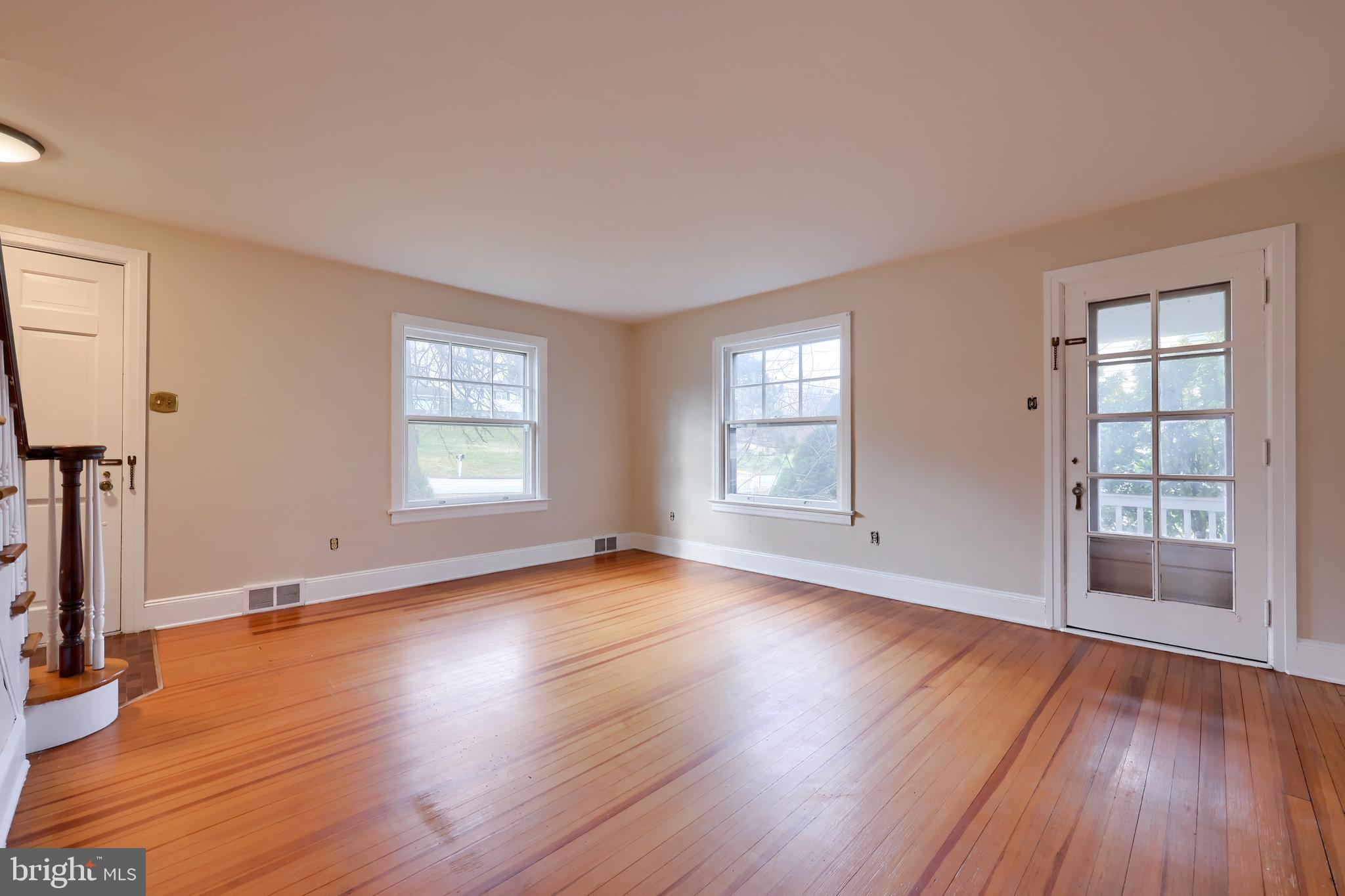 207 Leaders Heights Road York, PA 17402 - Photo 3 of 28