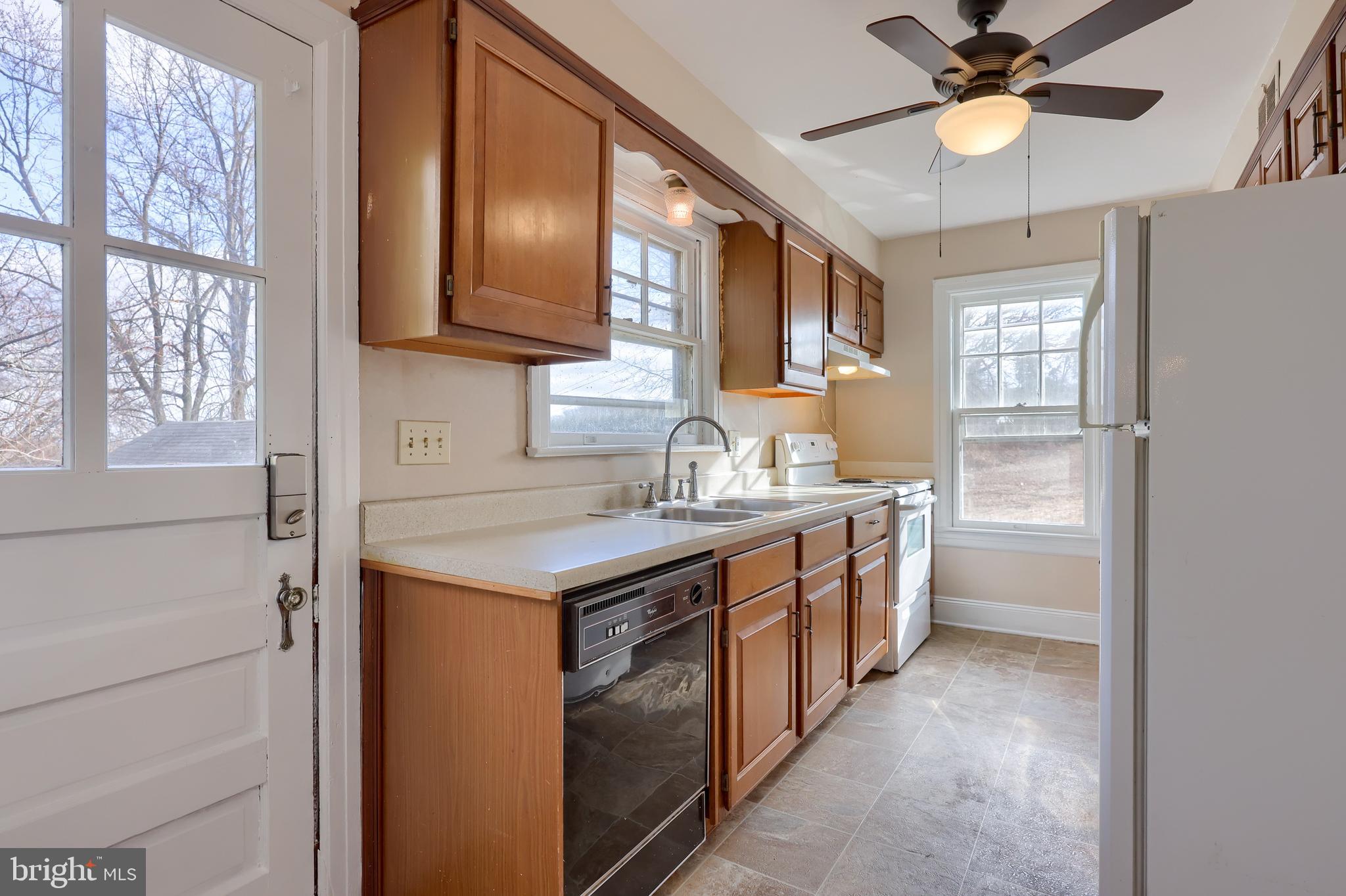 207 Leaders Heights Road York, PA 17402 - Photo 10 of 28