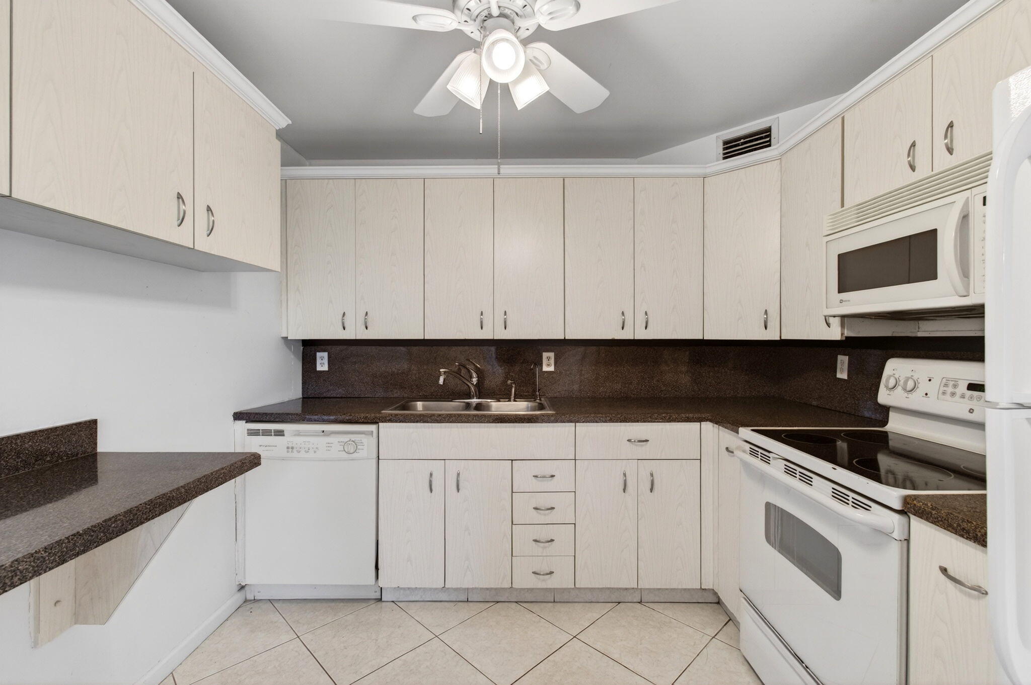 1009 Hythe A Boca Raton, FL 33434 - Photo 20 of 79 15-web-or-mls-DSC_3821
